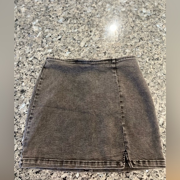 Denim Front Zip Slim Fit Mini Skirt- Black/ size 6 - Picture 3 of 5